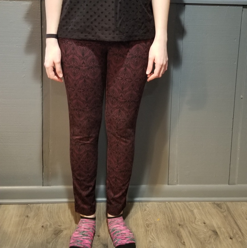 Burgundy and Black Damask Cropped Pant